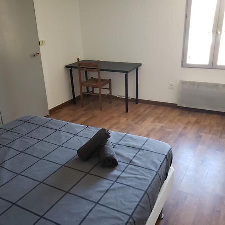LʼIsle-Jourdain Chambres Meublees Et Spacieuses חדר תמונה